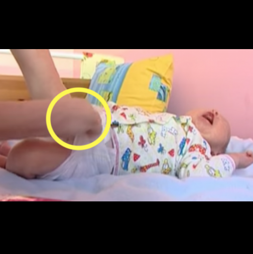 Когато лекарите видяха как майката сменя памперсите на бебето, те веднага ѝ забраниха да го взима вкъщи