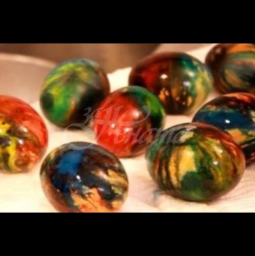 Боядисване яйца на пара: Необичаен, но лесен и ефектен метод, чрез който ще имате най-красивите яйца този Великден! (Видео)