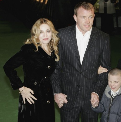 Синът на Мадона й Гай Ричи е пораснал много! На кого от двамата прилича повече?
