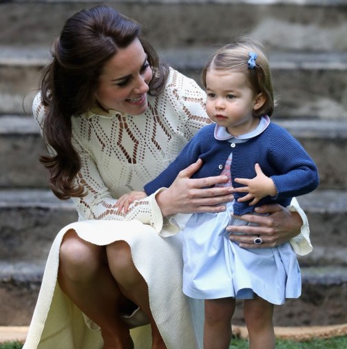 Едногодишната принцеса Шарлът вече има модна линия дрехи-Вижте уникалната рокля!