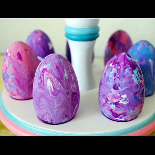 Милиони жени ще боядисват яйцата тази година с този нов магически трик: Така по естествен начин се боядисват най-красивите яйца