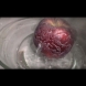 Поставете ябълките в гореща вода и ако се появи това, веднага ги изхвърлете (Видео)