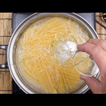 Спрете да правите това веднага! Топ готвач разкрива защо НИКОГА не трябва да добавяте това към водата при готвене на паста!