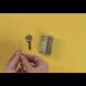 Сложила кламер на ключ: Това е толкова гениално, че и Вие веднага ще го направите! (Видео)