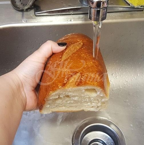 Взех хлябът и го измих на мивката, това което направих след това ще ви шашне, но и ще ви накара да пробвате