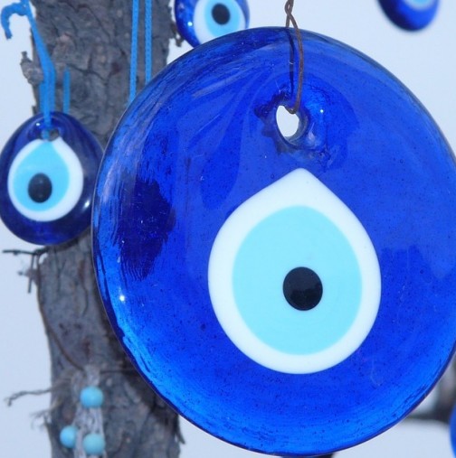 Синьото око е древен и много силен амулет-Ето каква сила има и за какво помага!