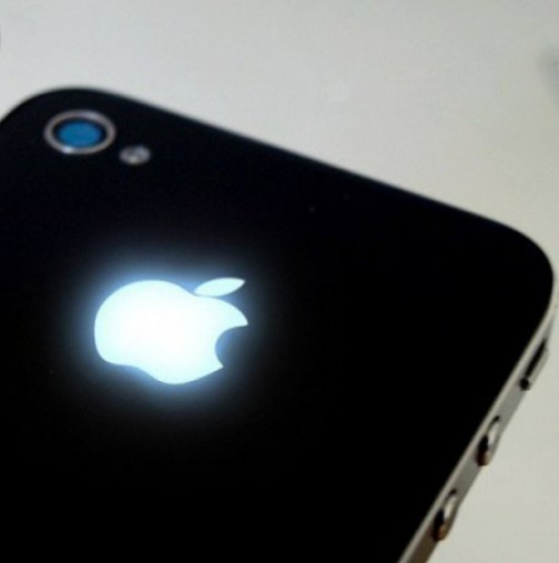 Ето как да си направите така, че ябълката на iPhone-а ви да свети
