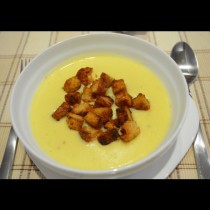 Как да си приготвите типично българската картофена крем супа с крутони, със сметана или със сирене