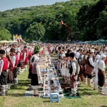 Сватбата на века се състоя в България - 4500 гости присъстваха-Вижте младоженците!