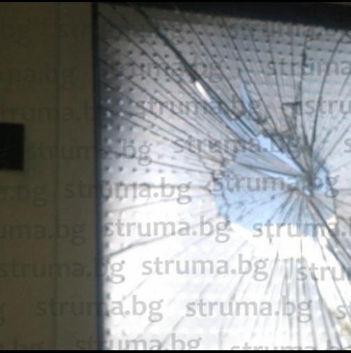 Разярена тъща изпочупи прозорците на сватята в Дупница