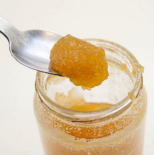 Всичко, което трябва да знаете за захаросаният мед и вреден или полезен е той?