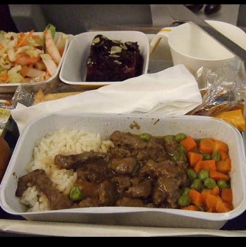Ето защо не трябва да ядете по време на полет, нещо което никой не е предполагал даже!