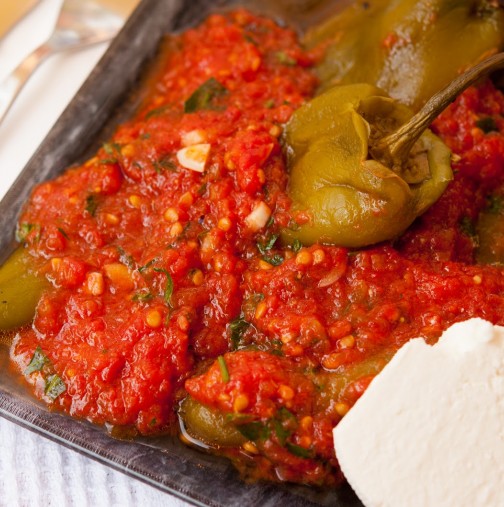 Как да си направите перфектният доматен сос за кюфтенца, спагети или любимите на всички чушки