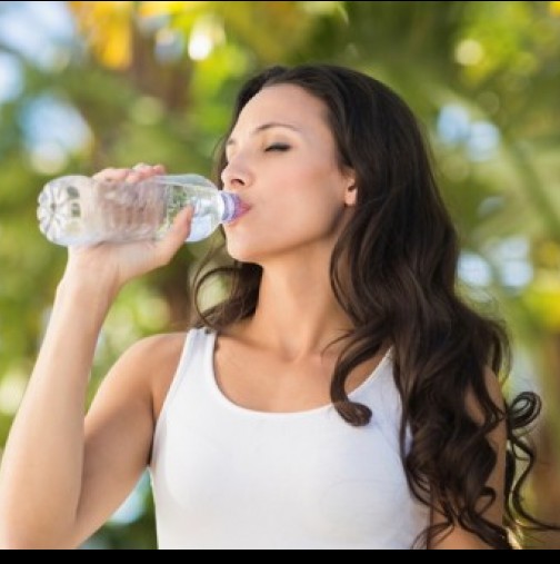Най- накрая стана ясно точно колко вода трябва да пие всяка жена на ден според килограмите, които тежи (таблица)