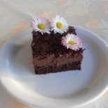За всички любители на нежните и кремообразни десерти: Сочни шоколадови кубчета