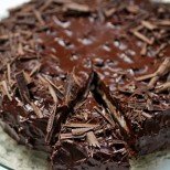 Не сте истински шокоманиак, ако не опитате това: Торта Черната перла - 5 съставки за истински шоколадов екстаз!