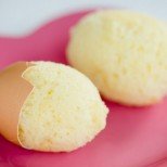 Гениално и лесно като детска игра: кексчета в черупка от яйце