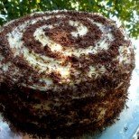 Торта Охлюв с оригинален дизайн и много крем