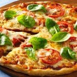 Направете сами съвършеното парче пица - тайната на италианските майстори-пицари