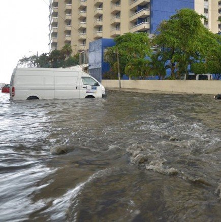 Отново опасност за бреговете на Мексико. Ураганът "Реймънд" набира все по-голяма сила!