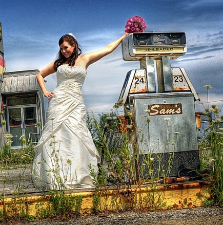 Младоженец забрави булката си на бензиностанция