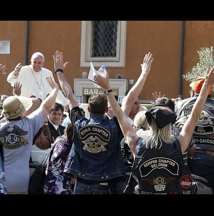 Папата обяви своя "Харли Дейвидсън" на търг за благотворителност