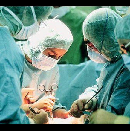 Родилка и бебето й са спасени по чудо, по време на сърдечна операция!
