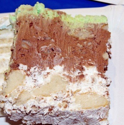 Феерично нежна и вкусна - торта с крем от мини вафлички е хрупкави кори