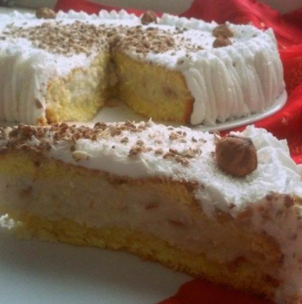 Бяла зимна торта с крем от халва