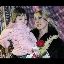 Спомняте ли си дъщерята на  Виолета Здравкова?! Надмина майка си по красота. Вижте колко е пораснала (снимки)