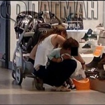 Майка на малко дете от Бургас потресе всички с постъпката си в мола 