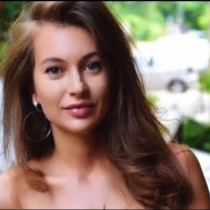 Новата рокля на Никол Станкулова от чувал за боклук  