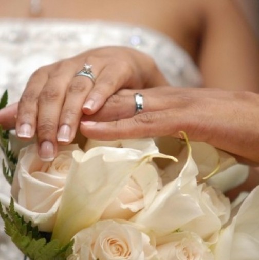 Жена на 59 години, която ще присъства на четвъртата сватба на баща й, разказва за предишните си "майки"