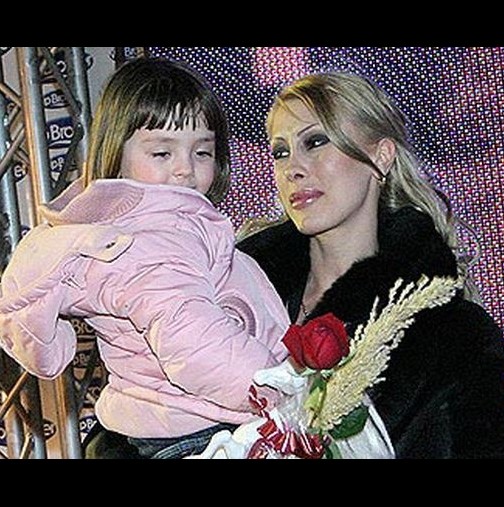 Спомняте ли си дъщерята на  Виолета Здравкова?! Надмина майка си по красота. Вижте колко е пораснала (снимки)