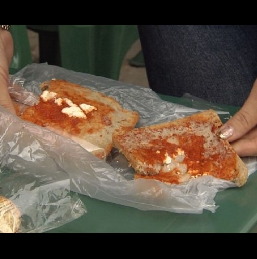 Ето как изглежда една закуска в стола на училището в Гърция, Италия и България. Какво ще кажете? (снимки)