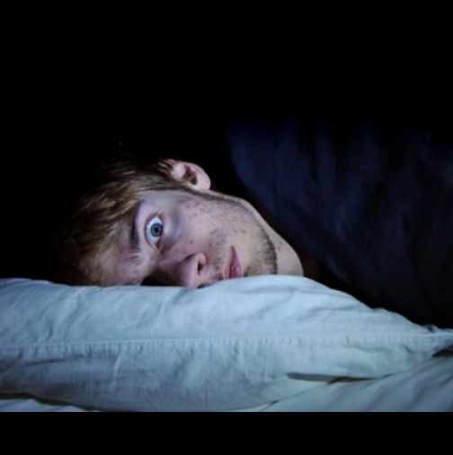 Случвало ли ви се е, тялото ви да "подскача" докато заспивате и да се сепвате внезапно?