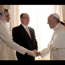 В целия свят, само 7 жени имат право да носят бяло пред папата