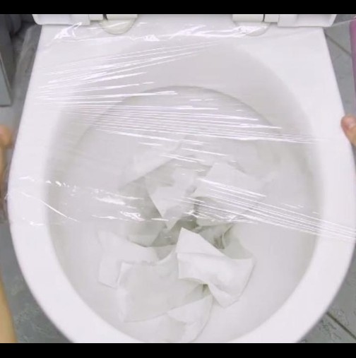 Нямате нужда от гума или химикали, можете да отпушите тоалетната с този гениален трик