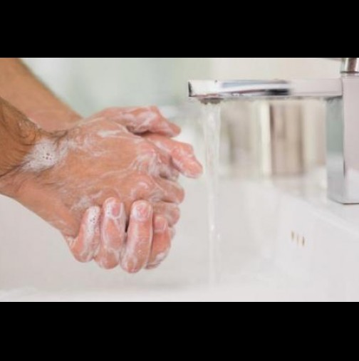 Отвратително, но полезно - учител с експеримент показа колко е важно да се мият ръцете