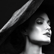 Анджелина Джоли по-красива от всякога с новата си прическа-Всички й се възхищават