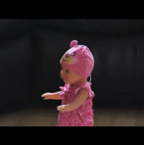 Майка искаше да зарадва дъщеря си с говореща кукла, но това, което играчката изрича, я потресе и тя веднага я върна!