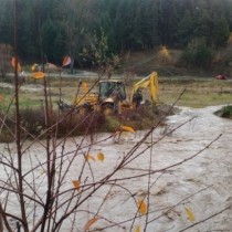 Река Глазне скъса дига! Ето какво се случва в село Баня