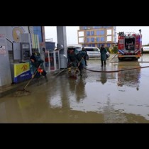 Поройни дъждове наводниха Балканите! Ето в коя държава пристанища и летища са блокирани