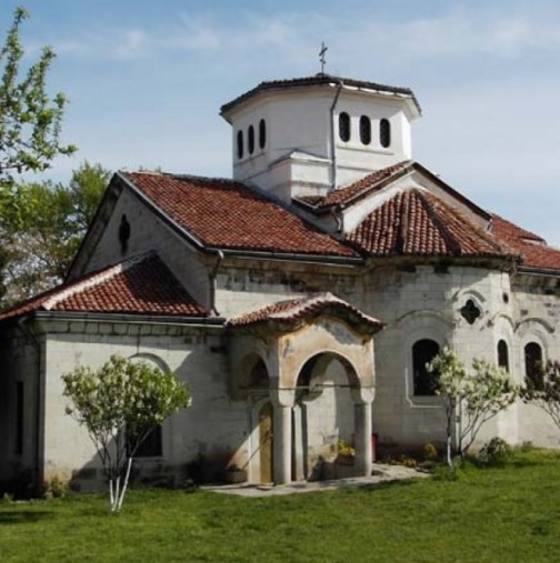 Дори в съседна Гърция го знаят и идват да се молят пред иконата в този български манастир! Ето за какво помага тя