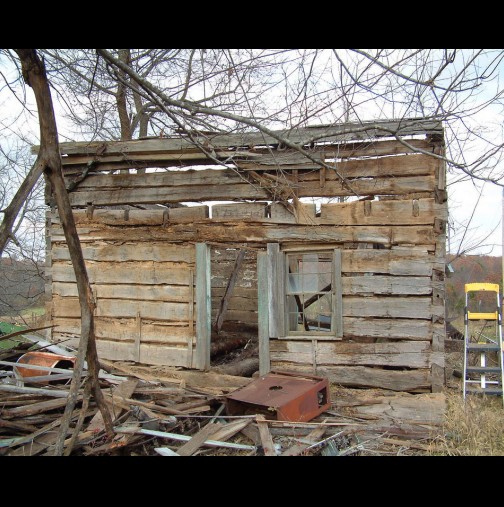 Зашеметяваща трансформация от порутена колиба в уникална провинциална къща