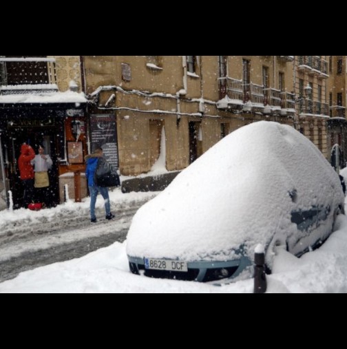 Ето къде хората изпитаха ледения кошмар на зимата-Обилен снеговалеж и хиляди блокирани шофьори