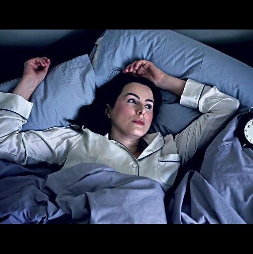 Причината, по която се събуждате по средата на нощта, не е безсъние (и как да го коригирате бързо)