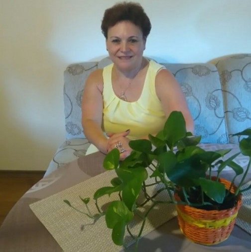 Българска лечителка се справя с всякакви болести само с вода, пълна с енергия
