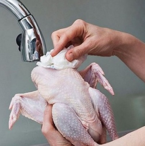 Измивате ли пилето? Ето защо никога не трябва да правите това!