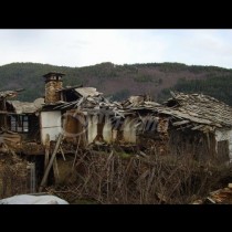 Стиховете ба българско село, които трогнаха сърцата на много българи: Умира тихо българското село. И няма кой за него да заплаче…